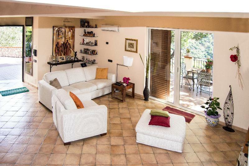 Casa Vacanze Gallodoro Letojanni Buitenkant foto
