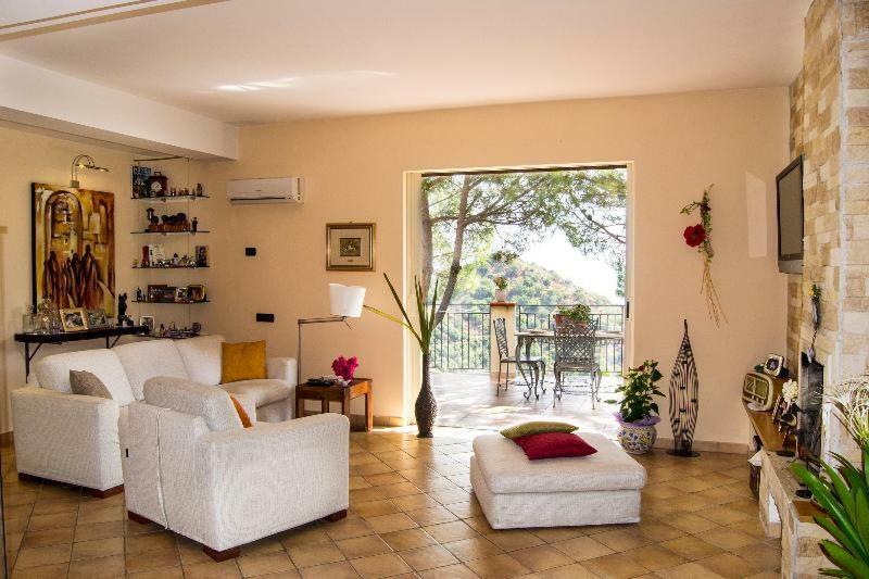 Casa Vacanze Gallodoro Letojanni Buitenkant foto
