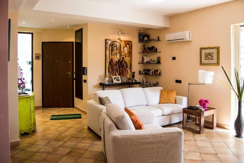 Casa Vacanze Gallodoro Letojanni Buitenkant foto
