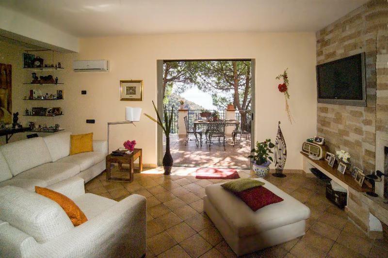 Casa Vacanze Gallodoro Letojanni Buitenkant foto